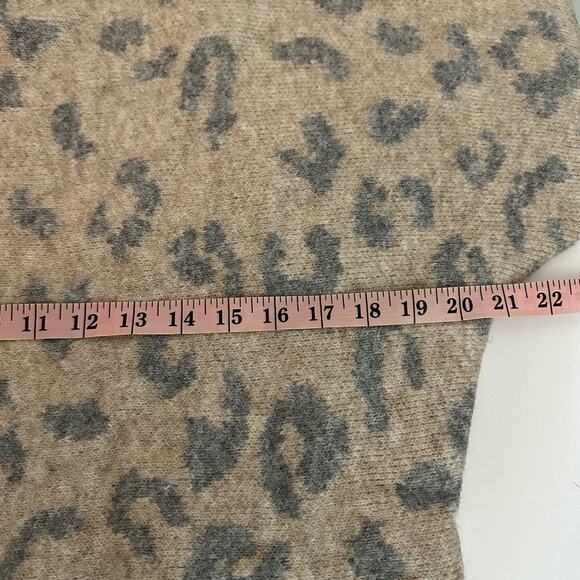 Wishlist Womens Tan Gray Leopard Print Sweater Size S/M - Picture 6 of 9